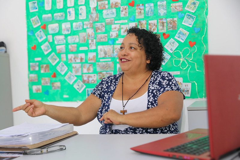 assistente social responsavel pela associacao Francemile Souza