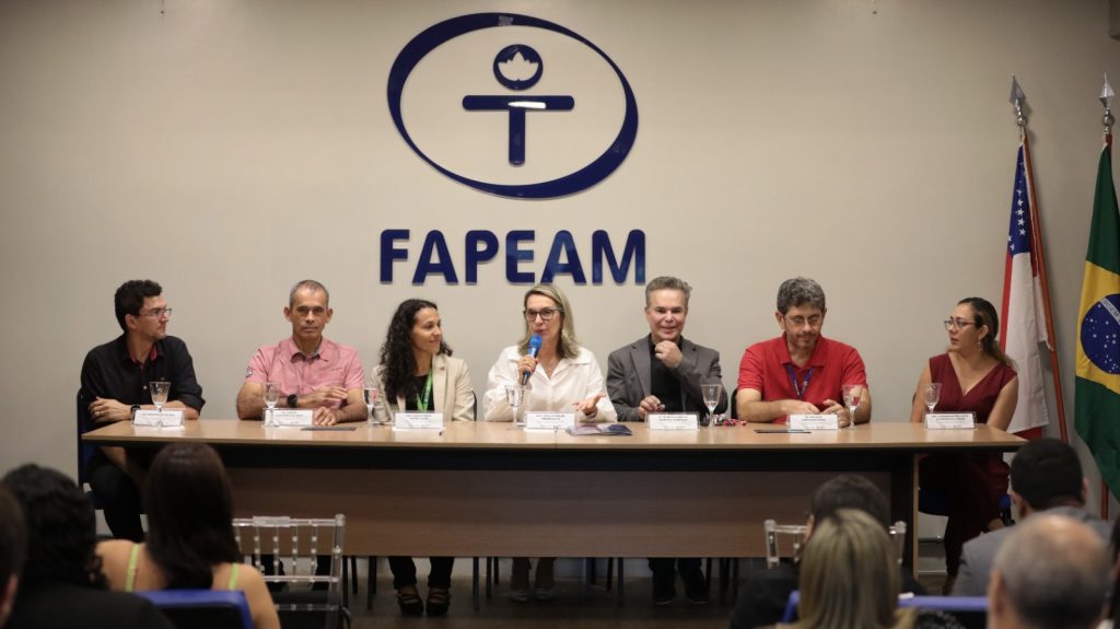 FAPEAM Acordo de cooperacao tecnica para programa de reducao de assimetrias na pos graduacao FOTO Ayrton Lopes 1 1024x575 1