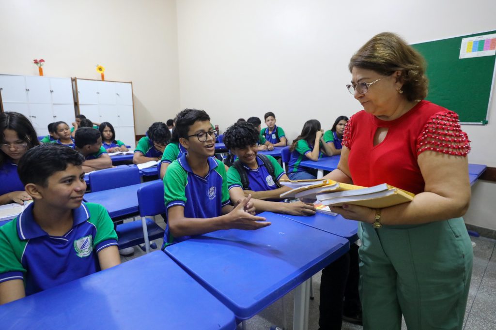 Governador Wilson Lima anuncia pagamento de progressoes a mais de 2 mil professores e pedagogos da rede estadual 4 foto Antonio Lima Secom 1024x682 1