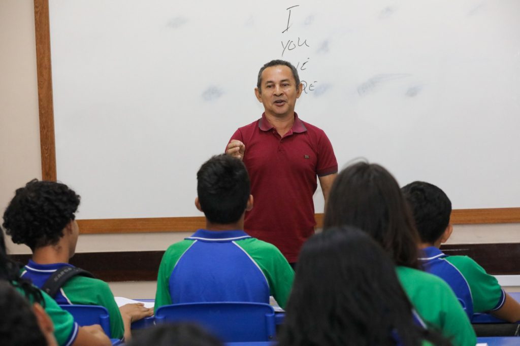 Governador Wilson Lima anuncia pagamento de progressoes a mais de 2 mil professores e pedagogos da rede estadual 5 foto Antonio Lima Secom 1024x682 1