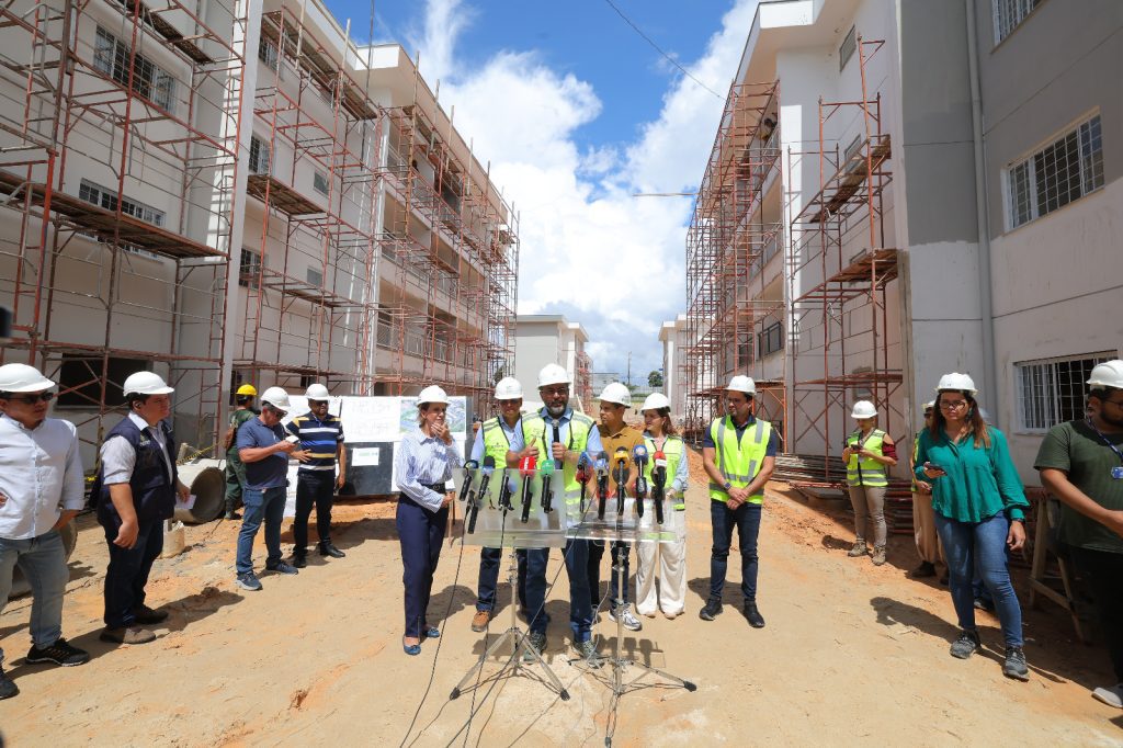 Governador Wilson Lima realiza nova vistoria no Residencial Maues com 84 das obras concluidas pelo Prosamin 7 foto Diego Peres Secom 1024x682 1