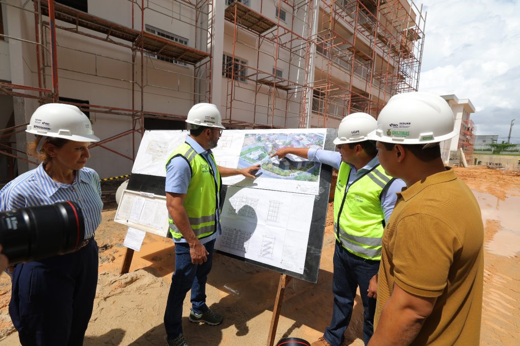 Governador Wilson Lima realiza nova vistoria no Residencial Maues com 84 das obras concluidas pelo Prosamin 8 foto Diego Peres Secom 1024x682 1