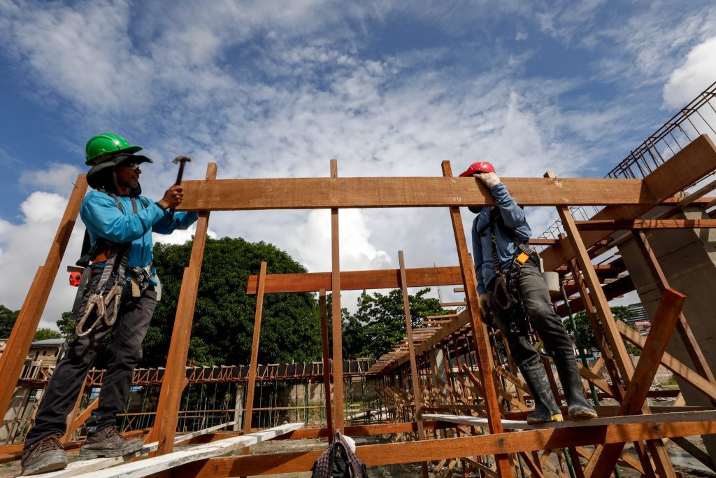 Governador Wilson Lima vistoria obras da Casa da Mulher Brasileira que vai atender vitimas de violencia Foto Alex Pazuello Secom 5 1024x683 1