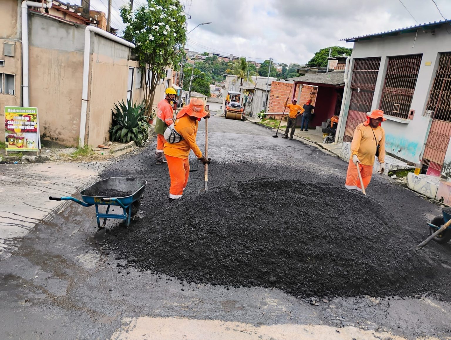 Obras de recapeamento asfaltico da Prefeitura de Manaus avancam na comunidade Gustavo Nascimento 3