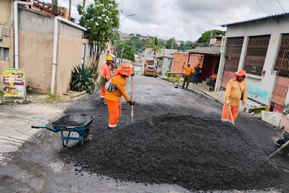 Obras de recapeamento asfaltico da Prefeitura de Manaus avancam na comunidade Gustavo Nascimento 3