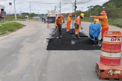 Prefeitura de Manaus intensifica servicos de recuperacao asfaltica na avenida Torquato Tapajos 2