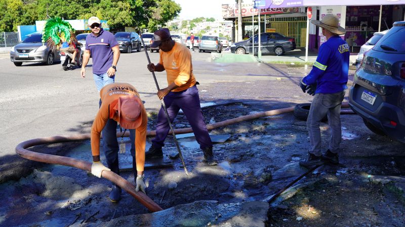 Prefeitura de Manaus realiza desobstrucao e limpeza de caixa coletora 3