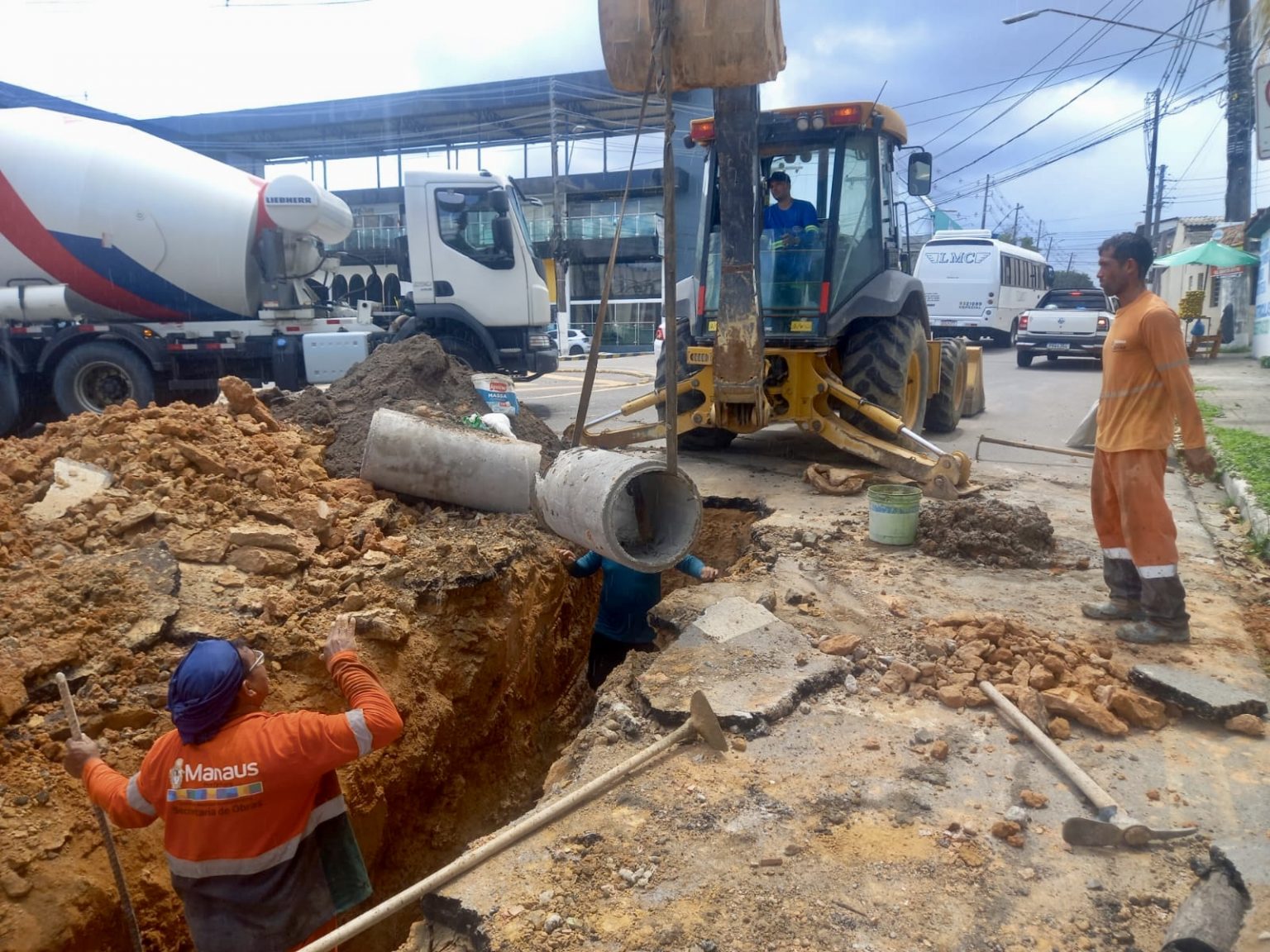 Prefeitura de Manaus recupera redes de drenagem em diferentes zonas da cidade 4