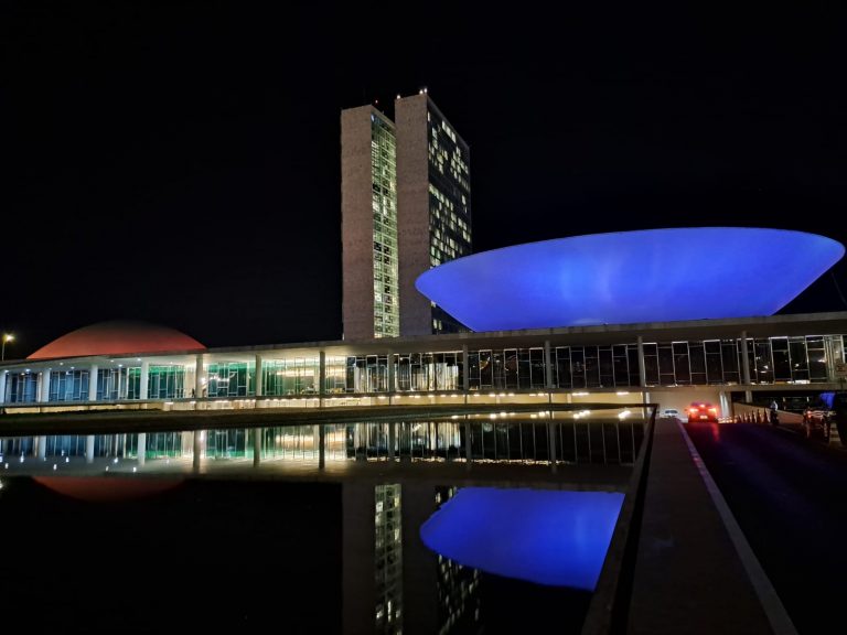 congresso azul e vermelho 768x576 1