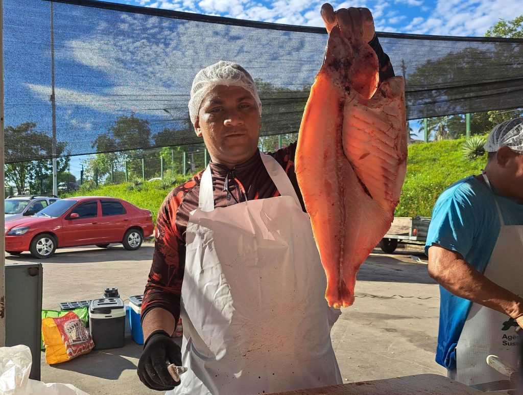 Feirão do Pescado da ADS: mais de 8 toneladas de peixe são comercializadas no primeiro dia da ação 6 1 dia do Feirao do Pescado Foto Aline Martines 1 1024x773 1