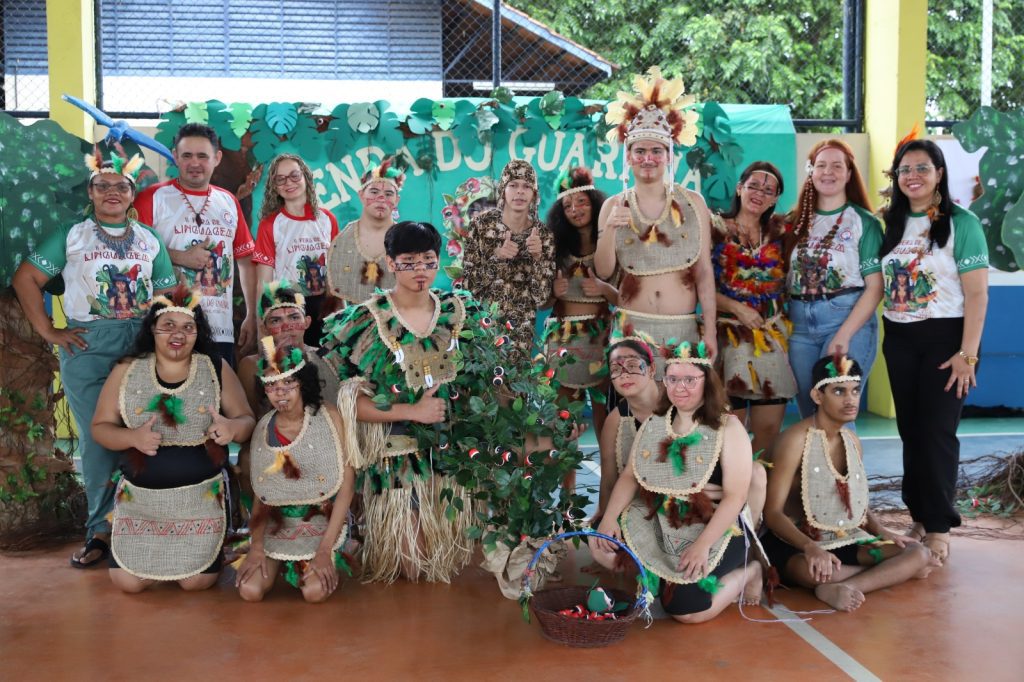Alunos da Educação Especial promovem feira em homenagem ao mês dos povos originários 6 Educacao Feira Linguagens Povos Indigenas Foto Eduardo Cavalcante 1024x682 1