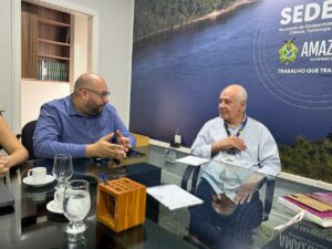 Sedecti DialogocomBancodoBrasil SecretarioSerafim e GerentedoBB RaimundoBaia FotoRebecaMota 2 300x225 1