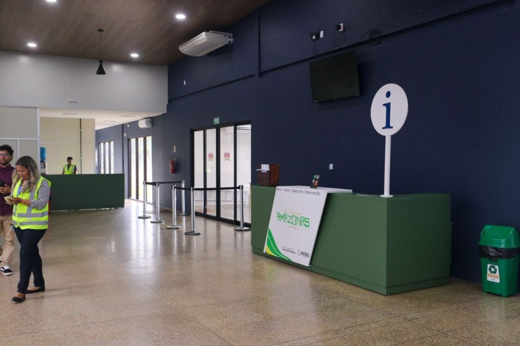 Governador Wilson Lima inaugura nova pista do aeroporto de Barcelos, ampliando capacidade operacional do terminal 11 4 1024x682 1