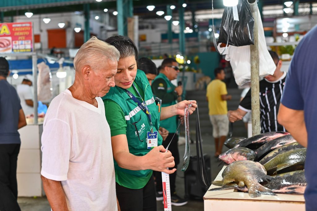 Ipaam orienta sobre pesca sustentável na Feira da Panair com entrega de fitas de medição 8 Acao do Ipaam na Feira da Panair Foto 3 17 05 2025 1024x681 1