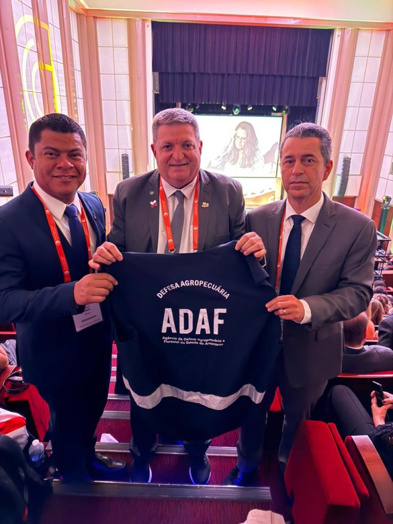Amazonas obtém status internacional ‘livre de aftosa’ sem vacinação 7 Adaf1 Secretario de Producao Rural Daniel Borges presidente da Adaf Jose Omena e presidente da Faea Muni Lourenco 768x1024 1