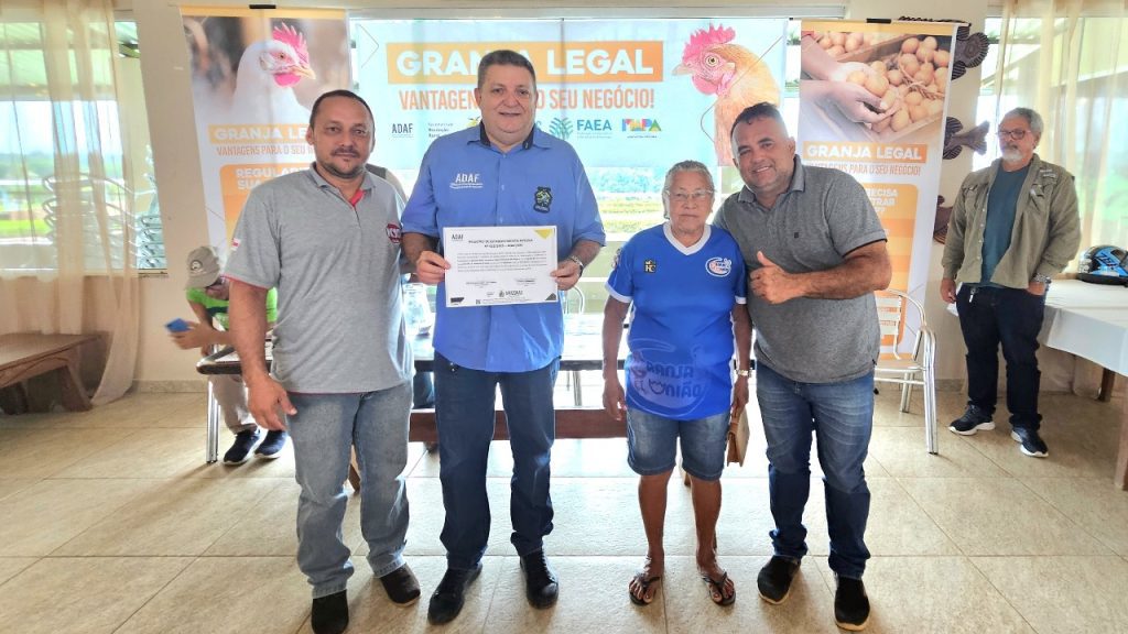 Campanha Granja Legal: Adaf reúne avicultores no município de Iranduba 7 Adaf3 Presidente Jose Omena entrega registro de granjas a produtores 1024x576 1