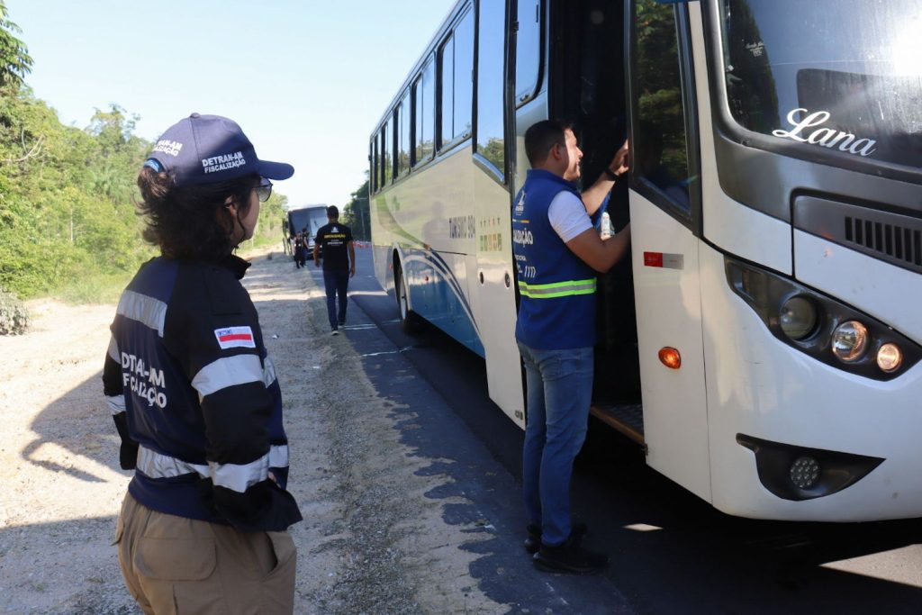 Arsepam autua 19 veículos por transporte intermunicipal irregular na rodovia AM-010 6 Arsepam e Detran Foto Divulgacao Arsepam 1024x683 1