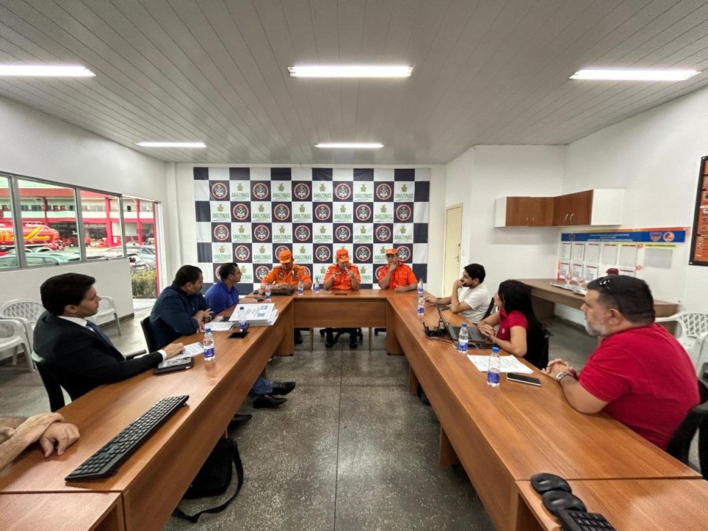 Festival de Parintins 2025: Corpo de Bombeiros alinha estratégias de segurança do espetáculo com representantes dos bumbás 9 CBMAM REUNIAO PARINTINS FOTO PAULO BAHIA 3 1024x768 1