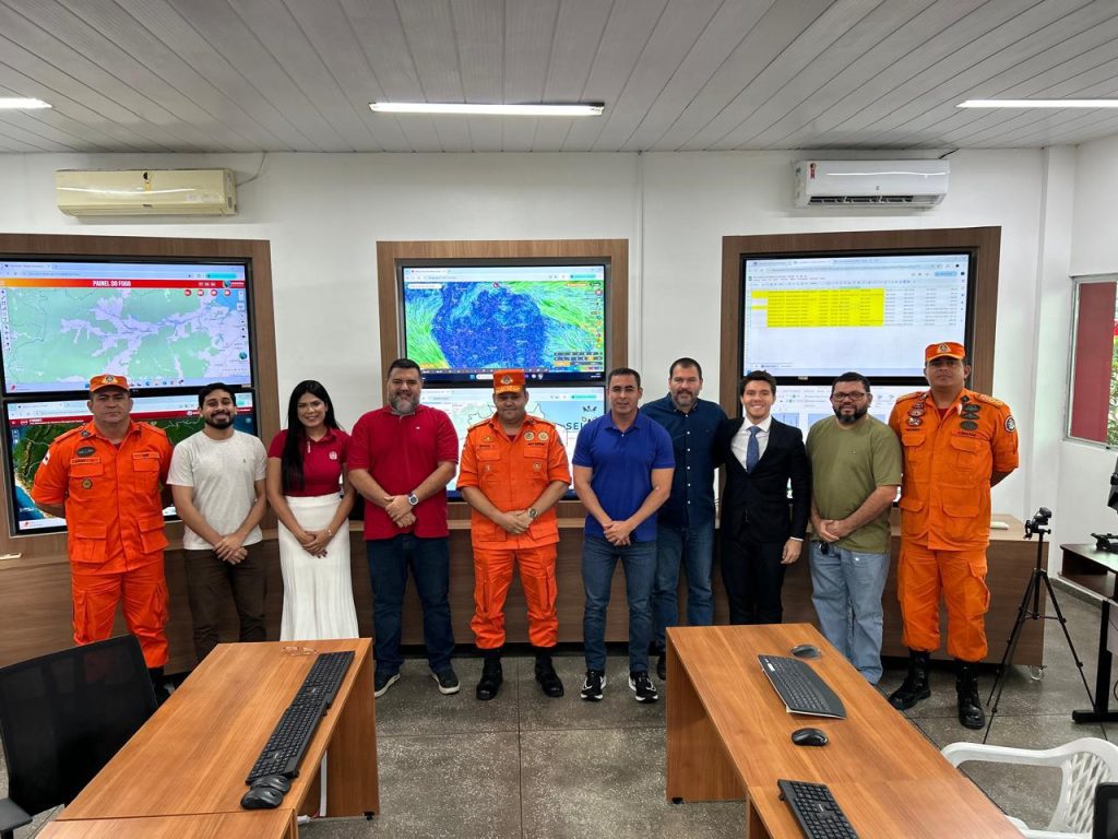 Festival de Parintins 2025: Corpo de Bombeiros alinha estratégias de segurança do espetáculo com representantes dos bumbás 6 CBMAM REUNIAO PARINTINS FOTO PAULO BAHIA 4 1024x768 1