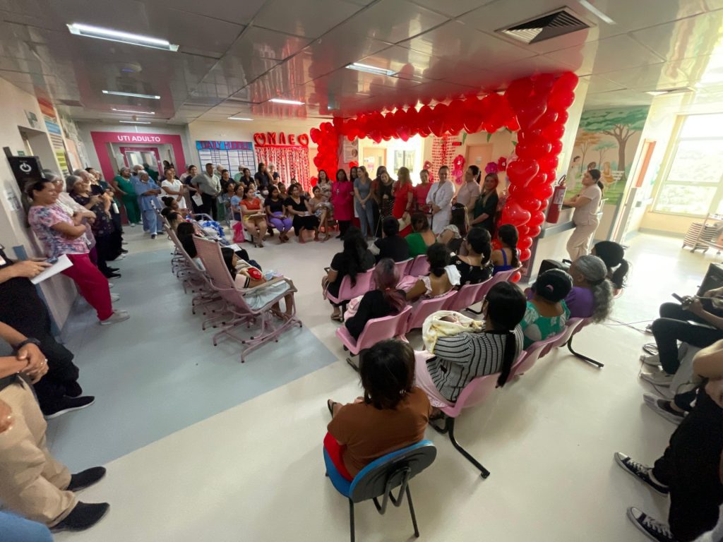 Instituto Dona Lindu faz homenagem a mães de bebês internados 6 DIA DAS MAES IMDL FOTO GUILHERME FRAGAS 2 1024x768 1