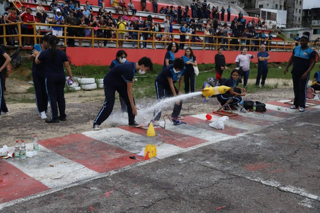 Alunos da Escola Maria Amélia realizam lançamento de foguetes em busca de índice para Olimpíada 8 Educacao EE Maria Amelia Lancamentos de Foguetes Foto Eduardo Cavalcante 2 1024x682 1