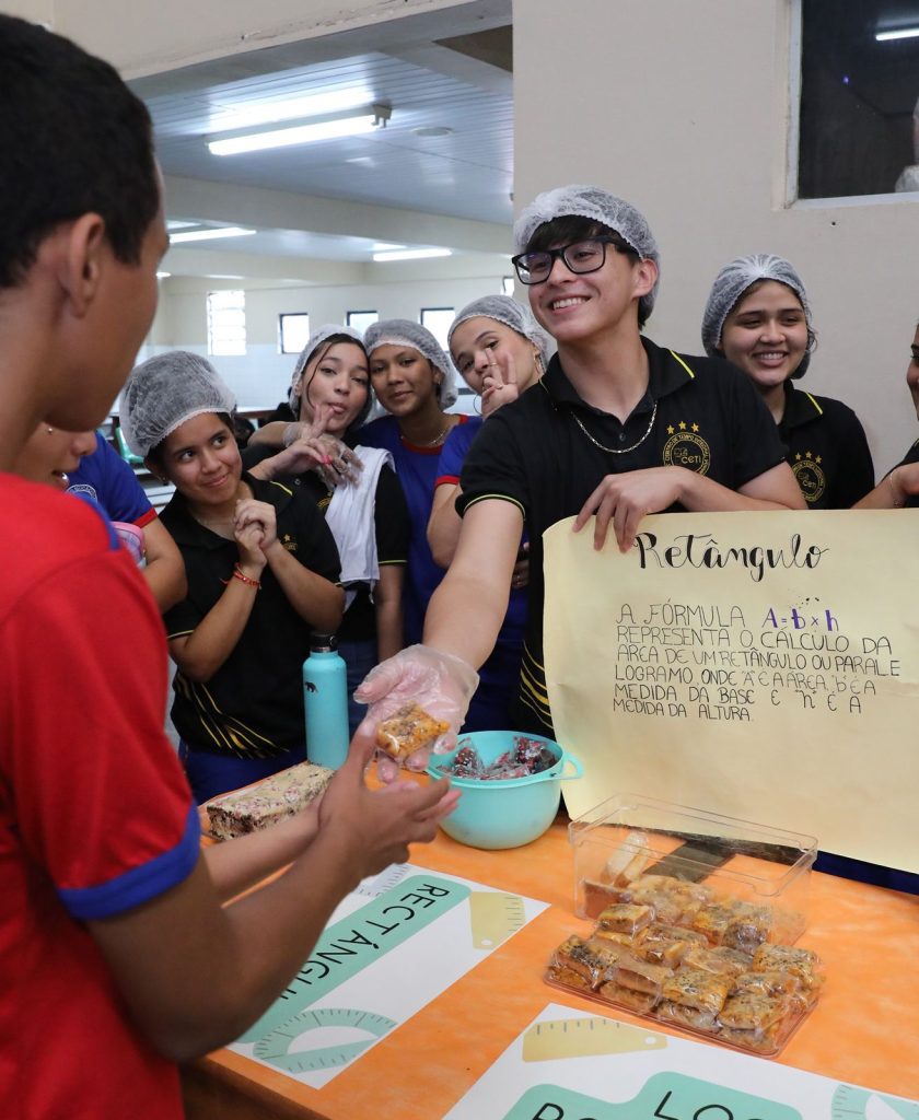 Ceti João dos Santos Braga une bilinguismo, geometria e culinária em evento pedagógico 7 Educacao Feira Gastronomia e Bilingue foto Euzivaldo Queiroz 2 840x1024 1
