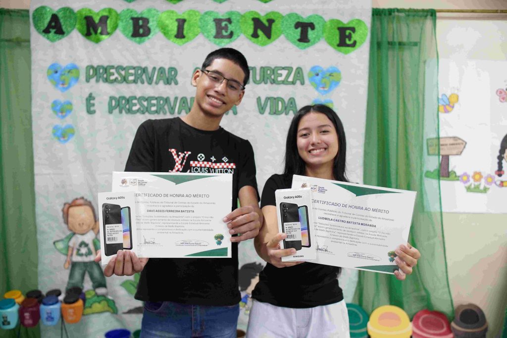 Escola Ernesto Batista conquista 3º lugar no concurso Soluções Sustentáveis do TCE-AM 7 Educacao alunos premiados no Concurso de Solucoes Sustentaveis Foto Hitalo Kleto 1024x683 1