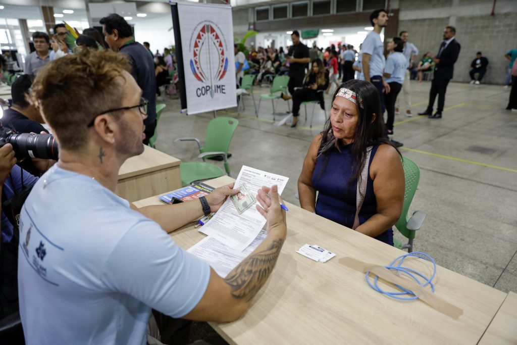 Registre-se 2025: FVS-RCP realiza mais de 1,2 mil testes rápidos para IST e emite 75 segundas vias de declaração de nascido vivo 9 FVS RCP FVS RCP no Registre se FOTO Alex Pazuello Secom 2 1024x683 1