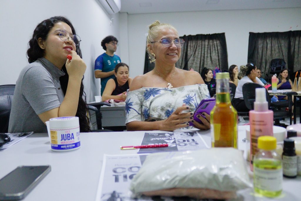 Empreendedorismo: mulheres em vulnerabilidade social iniciam curso de Cosméticos Naturais, por meio de parceria entre Sejusc e UEA 8 Foto Ygson Franca Sejusc 27 1024x682 1