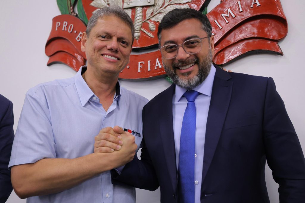 Governadores Wilson Lima, Tarcísio de Freitas e Mauro Mendes reúnem-se com membros da associação que representa secretarias estaduais de Meio Ambiente 8 Governadores Tarcisio de Freitas e Wilson Lima Fotos Diego Peres Secom 1 1024x683 1