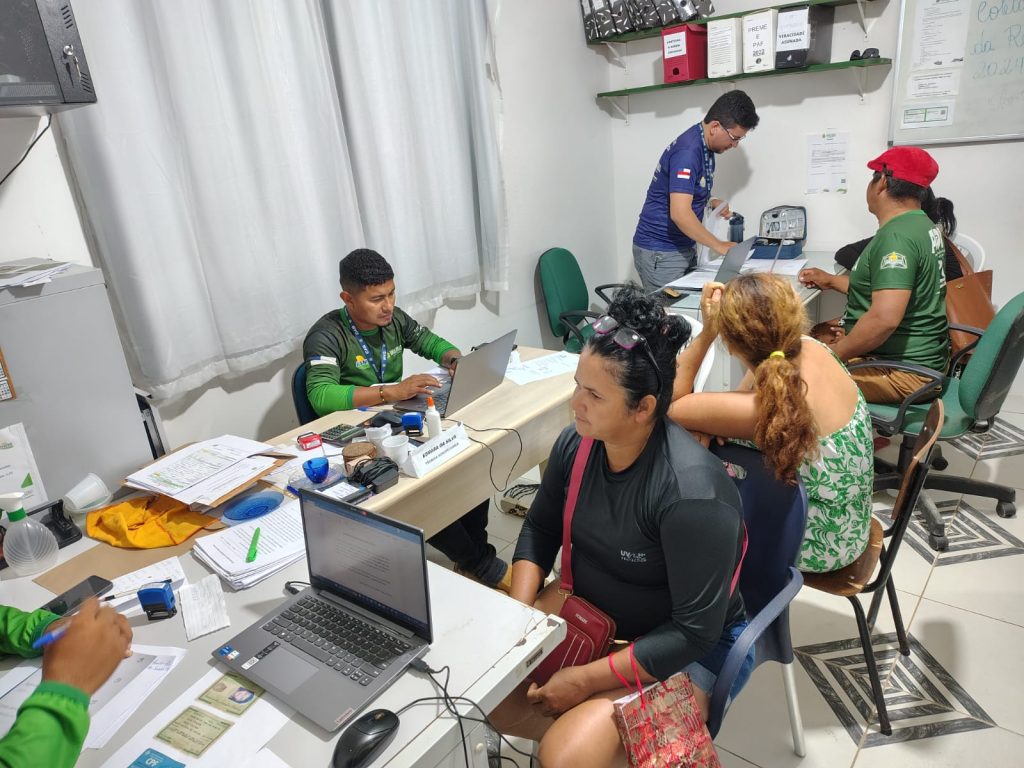 Manaus e Santo Antônio do Iça: Pescadores artesanais solicitam R$ 811,9 mil em crédito rural 7 Idam Acao de credito em Santo Antonio do Ica Fotos divulgacao 2 1024x768 1
