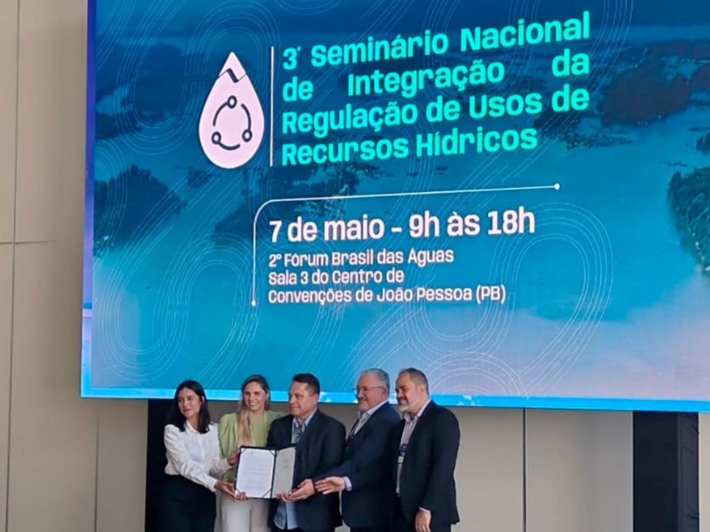 Governo do Amazonas firma acordo com Agência Nacional de Águas para fortalecer gestão dos recursos hídricos 5 Ipaam Assinatura do ACT durante evento Foto 1 07 05 2025 1024x768 1