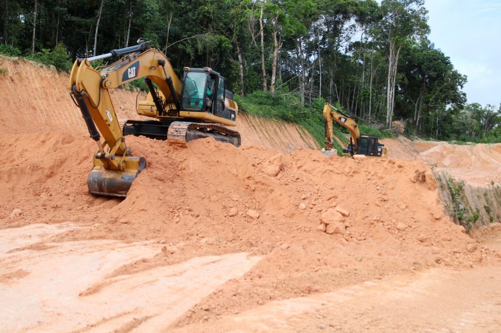 Governador Wilson Lima vistoria retomada das obras de modernização da AM-010 após período chuvoso 11 Obras AM 010 Fotos Arthur Castro Secom 2 1024x682 1