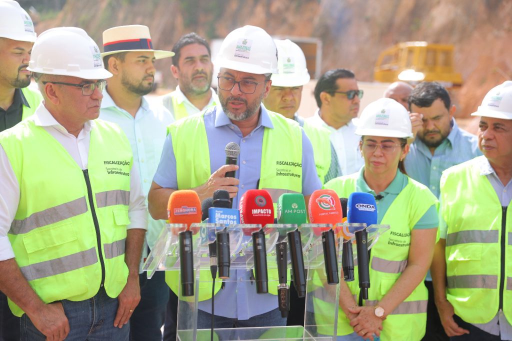 Governador Wilson Lima vistoria retomada das obras de modernização da AM-010 após período chuvoso 16 Obras AM 010 Fotos Diego Peres Secom 2 1024x682 1