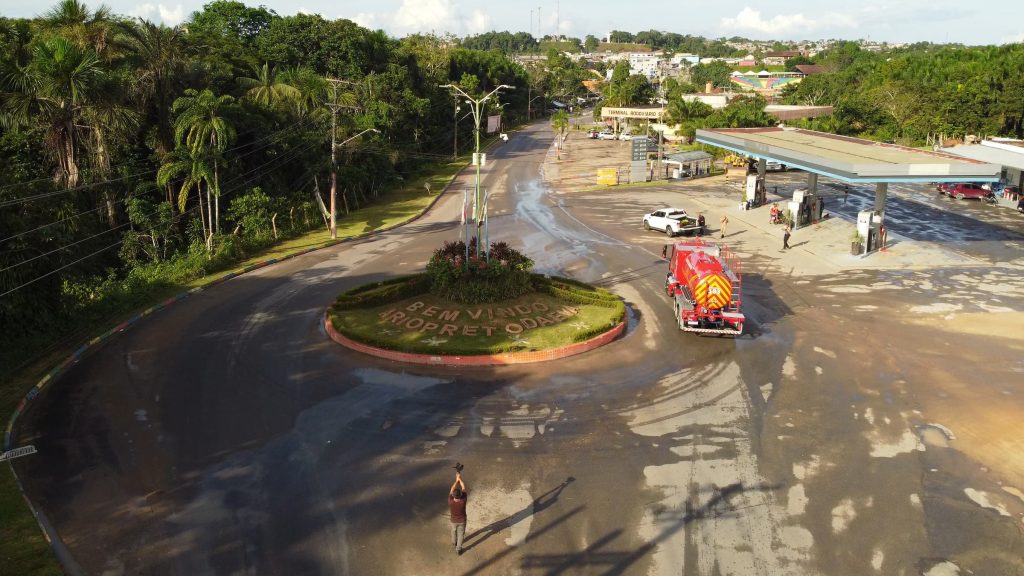 Governador Wilson Lima assina ordem de serviço para início das obras de recuperação do sistema viário de Rio Preto da Eva 7 Obras em Rio Preto da Eva Mauro Neto 2 1024x576 1