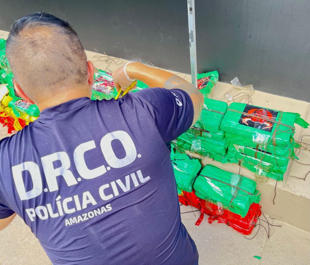 PC-AM causa prejuízo ao crime organizado com apreensão de pasta base de cocaína avaliada em R$ 12 milhões 11 PC AM 158 QUILOS DE PASTA BASE DE COCAINA APREENDIDOS FOTOS ERLON RODRIGUES 2 1024x877 1