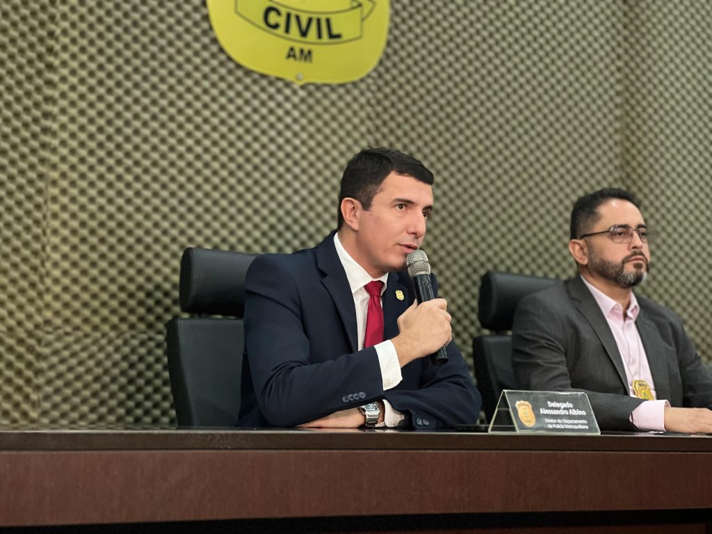 Polícia Civil apreende mais de 200 quilos de cocaína avaliados em R$ 6,3 milhões e prende dupla responsável pelo material 14 PC AM DELEGADO ALESSANDRO ALBINO FOTOS LYANDRA PERES 1024x768 1