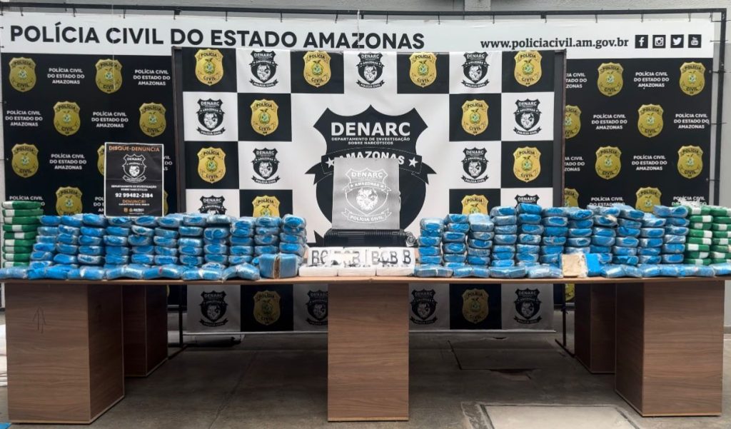 Polícia Civil apreende mais de 200 quilos de cocaína avaliados em R$ 6,3 milhões e prende dupla responsável pelo material 11 PC AM DROGAS APREENDIDAS FOTOS BEATRIZ SAMPAIO 2 1024x601 1