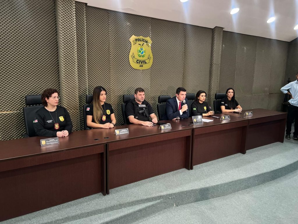 PC-AM deflagra Dia ‘D’ da Operação Caminhos Seguros e apresenta balanço parcial de 87 prisões por crimes contra crianças e adolescentes 6 PCAM COLETIVA CAMINHOS SEGUROS FOTO LYANDRA PERES 1024x768 1