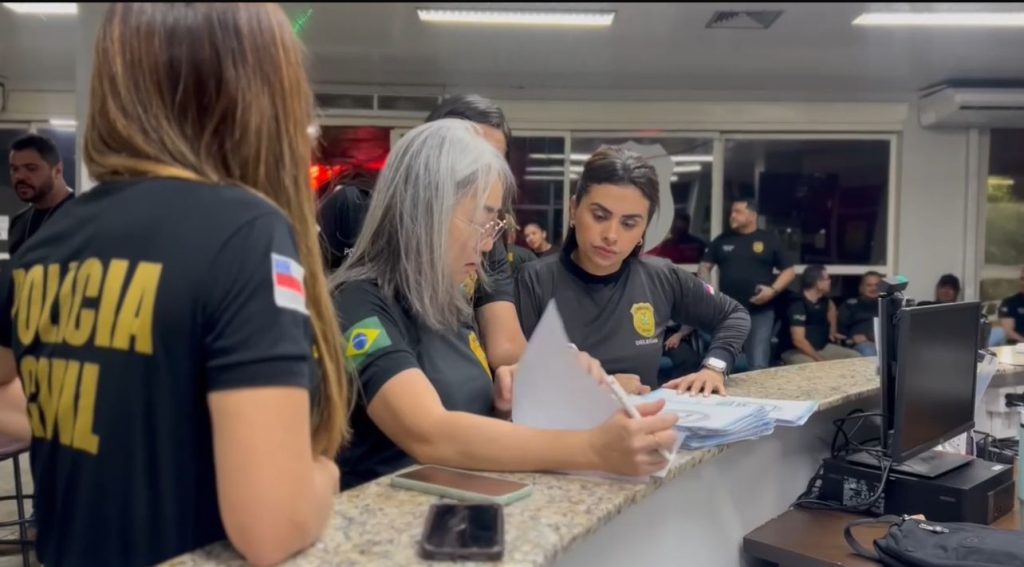 PC-AM deflagra Dia ‘D’ da Operação Caminhos Seguros e apresenta balanço parcial de 87 prisões por crimes contra crianças e adolescentes 7 PCAM DIA D CAMINHOS SEGUROS FOTO BEATRIZ SAMPAIO 10 1024x567 1