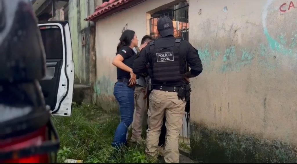 PC-AM deflagra Dia ‘D’ da Operação Caminhos Seguros e apresenta balanço parcial de 87 prisões por crimes contra crianças e adolescentes 5 PCAM DIA D CAMINHOS SEGUROS FOTO BEATRIZ SAMPAIO 4 1024x565 1