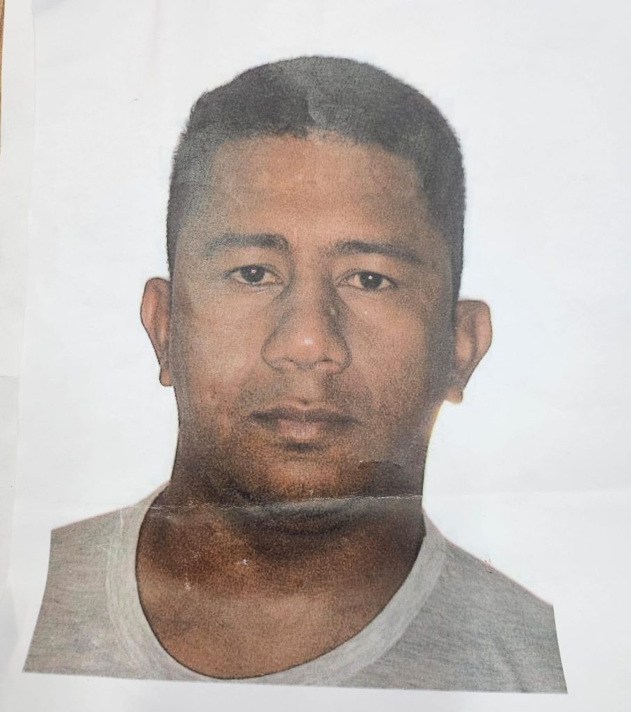 PC-AM divulga imagem de homem procurado por ameaça, perseguição e violência psicológica contra ex-companheira 3 PCAM PROCURADO CARLOS ALEXANDRE BRITO COSTA FOTO DIVULGACAO 907x1024 1