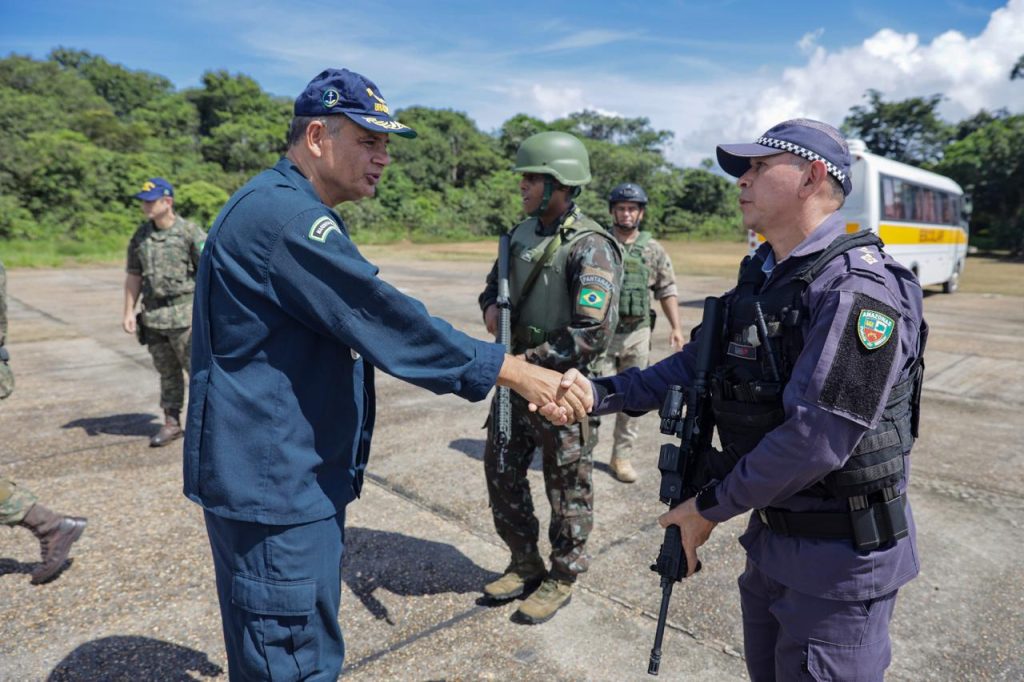 Policiais militares do Amazonas atuam em apoio à Operação Ágata Amazônia 2025 8 PMAM 2 POLICIAIS MILITARES PARTICIPAM DA OPERACAO AGATA 2025 FOTO SUBOFICIAL LEME MARINHA DO BRASIL 1024x682 1