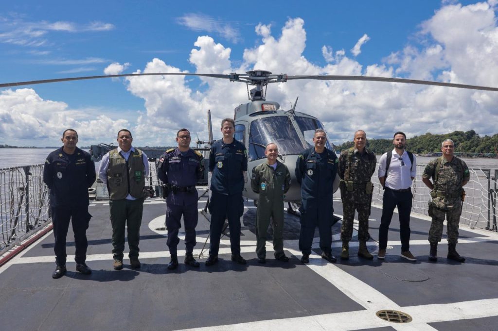 Policiais militares do Amazonas atuam em apoio à Operação Ágata Amazônia 2025 9 PMAM 5 POLICIAIS MILITARES PARTICIPAM DA OPERACAO AGATA 2025 FOTO SUBOFICIAL LEME MARINHA DO BRASIL 1024x682 1