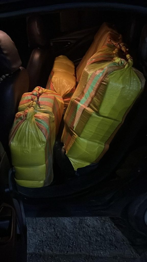 Durante abordagem, Polícia Militar do Amazonas apreende 240 quilos de droga em veículo 6 PMAM BPTRAN TRAFICO DE DROGAS 2 576x1024 1