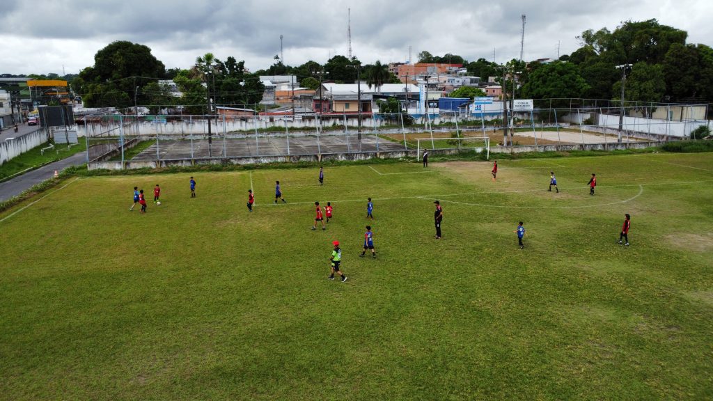 Observador de clube profissional avalia jovens talentos do Instituto “Bom de Bola” 7 PMAM CAMPO COMANDO GERAL BOM DE BOLA FOTO ISRAEL AMORIM PMAM 1024x576 1