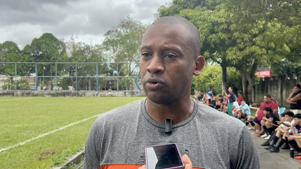 Observador de clube profissional avalia jovens talentos do Instituto “Bom de Bola” 10 PMAM CLAUDIO SOUZA PAI BOM DE BOLA FOTO ISRAEL AMORIM PMAM 1024x576 1