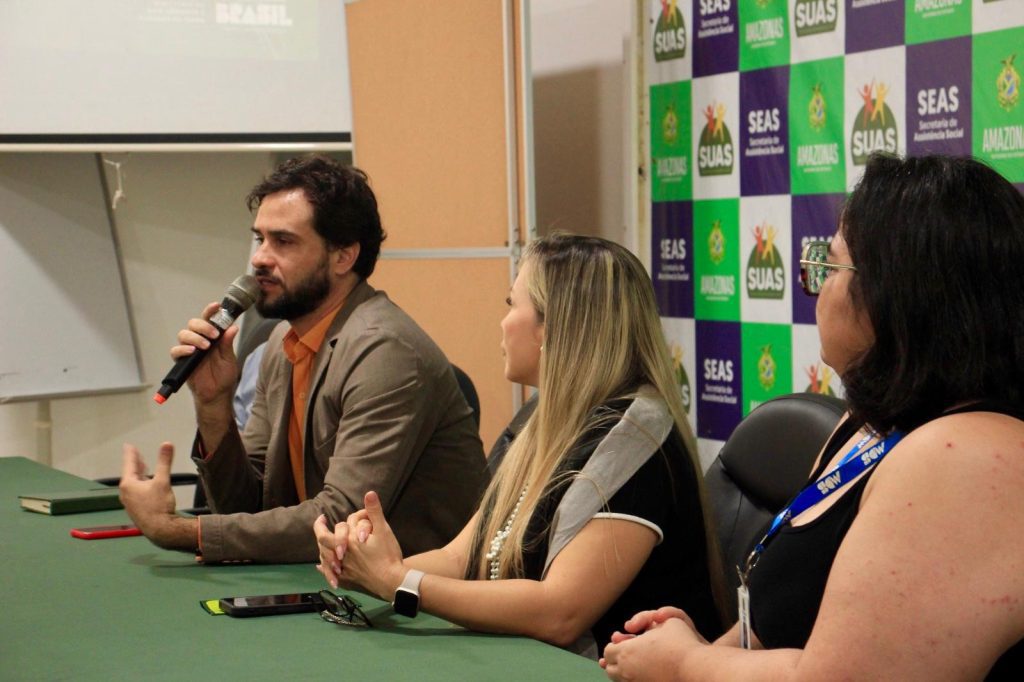 Seas e representantes do Ministério do Meio Ambiente e do Desenvolvimento Social promovem oficina sobre o Bolsa Verde 6 Palestra Bolsa Verde 3 1024x682 1
