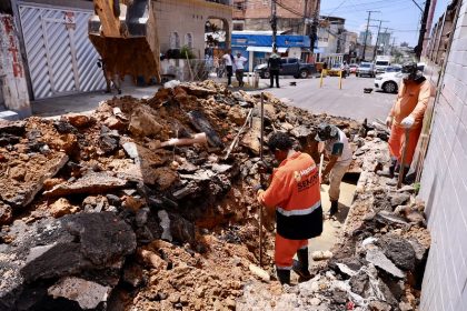 Prefeitura de Manaus atua na recuperacao de uma rede de drenagem no bairro Sao Raimundo 1