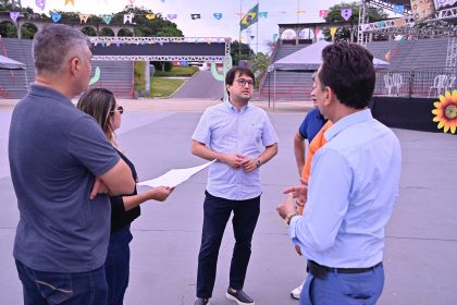 Prefeitura de Manaus realiza visita tecnica no Centro Cultural dos Povos da Amazonia e confirma abertura do Festival Folclorico para o dia 31 de maio